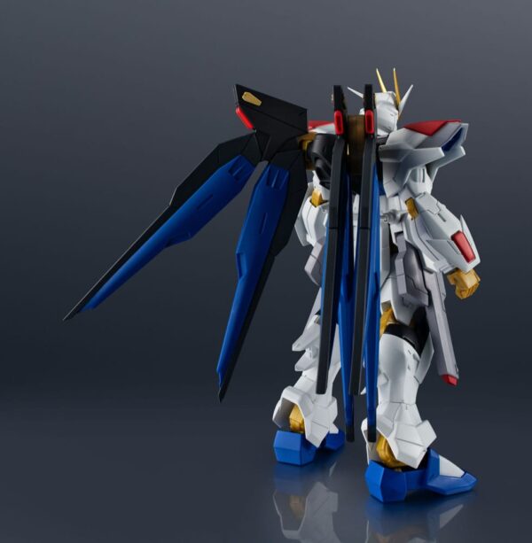 BANDAI GUNDAM UNIVERSE ZGMF/A-262B Strike Freedom Gundam Type II 15 cm - immagine 2